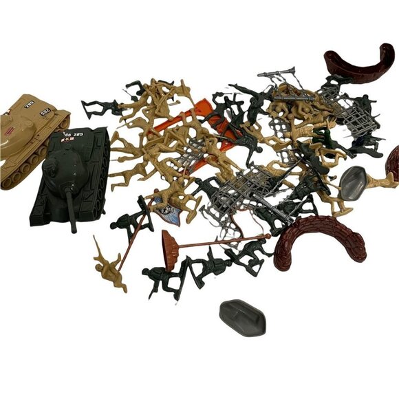 True Heroes Military Forces 72 Piece Set Plus Storage Container Toys R Us - Picture 1 of 7